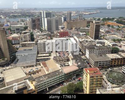 Città di Abidjan da sky girato dall'edificio Foto Stock