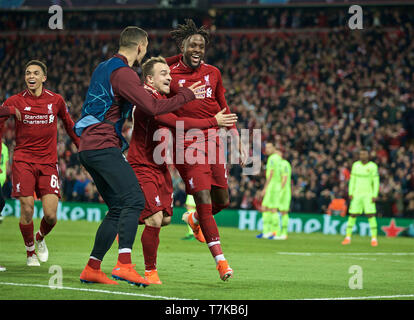 Liverpool. 8 Maggio, 2019. Liverpool Origi Divock (R) celebra dopo rigature durante la UEFA Champions League Semi-Final seconda gamba match tra Liverpool FC ed FC Barcelona ad Anfield di Liverpool, in Gran Bretagna il 7 maggio 2019. Liverpool ha vinto 4-3 sull'aggregato e raggiunto la finale. Credito: Xinhua/Alamy Live News Foto Stock