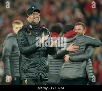 Liverpool. 8 Maggio, 2019. Liverpool manager Jurgen Klopp celebra dopo la UEFA Champions League Semi-Final seconda gamba match tra Liverpool FC ed FC Barcelona ad Anfield di Liverpool, in Gran Bretagna il 7 maggio 2019. Liverpool ha vinto 4-3 sull'aggregato e raggiunto la finale. Credito: Xinhua/Alamy Live News Foto Stock