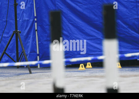 Tenda eretta dalla polizia a una scena del crimine, fatale ripresa in Birmingham REGNO UNITO Foto Stock