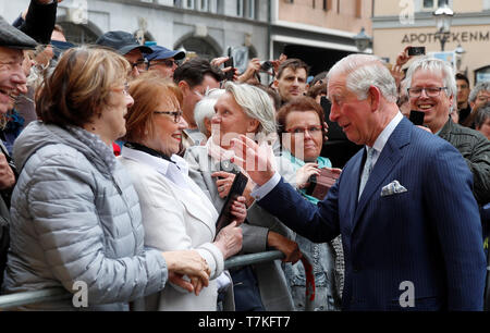 Leipzig, Germania. 08 Maggio, 2019. Il Britannico il Principe Carlo a Thomaskirchhof. Il Principe di Galles e la duchessa di Cornovaglia visita Leipzig il secondo giorno del loro viaggio in Germania. Credito: Fabrizio Bensch/Reuters Piscina/dpa/Alamy Live News Foto Stock