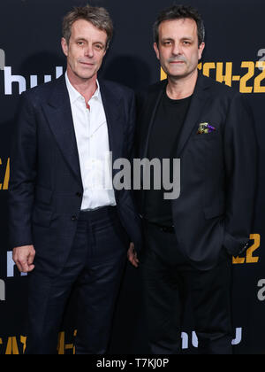 Hollywood, Stati Uniti. 07 Maggio, 2019. HOLLYWOOD e LOS ANGELES, CALIFORNIA, STATI UNITI D'AMERICA - maggio 07: Harry Gregson-Williams e Rupert Gregson-Williams arrivare presso il Los Angeles Premiere di Hulu 'Catch-22" tenutasi presso la leva TCL Chinese Theatre IMAX il 7 maggio 2019 a Hollywood e Los Angeles, California, Stati Uniti. (Foto di Xavier COLLIN/Image Press Agency) Credito: Image Press Agency/Alamy Live News Foto Stock