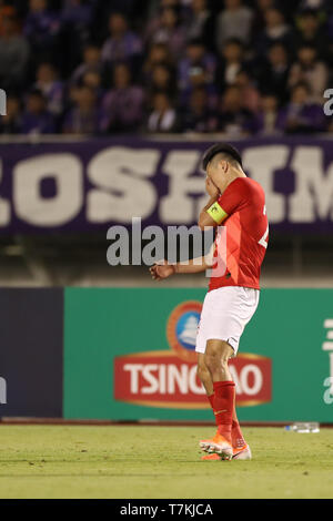 (190508) -- Hiroshima, 8 maggio 2019 (Xinhua) -- Gao Lin di Guangzhou Evergrande FC reagisce durante il gruppo F corrispondenza tra la Cina del Guangzhou Evergrande FC e il Giappone del Sanfrecce Hiroshima al 2019 AFC Champions League a Hiroshima, Giappone, 8 maggio 2019. (Xinhua/Du Natalino) Foto Stock