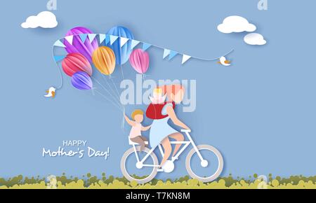 Belle donne con figli in bicicletta con palloncini d'aria. Felice Festa della mamma card. Carta tagliata stile. Illustrazione Vettoriale Illustrazione Vettoriale