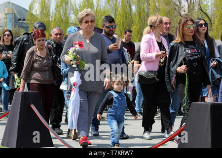 Persone in corteo funebre. Karabakh, Armenia, 24 Aprile 2019.processioni Fiaccolata in memoria del genocidio armeno vittime. Foto Stock