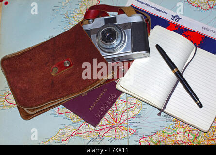 Fotografo di viaggio equipaggiamento vintage Foto Stock