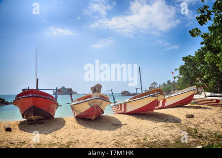 Barche da pesca sulla riva Foto Stock