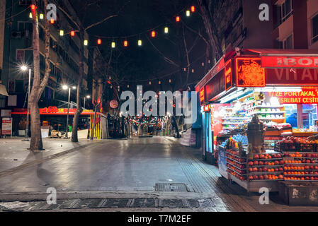 Le strade del centro di Ankara di notte Foto Stock