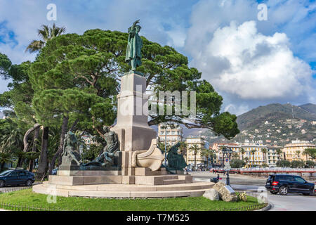 RAPALLO, Italia - 12 Marzo 2018: vista al monumento a Cristoforo Colombo a Rapallo, Italia. Il monumento è stato realizzato dallo scultore Arturo Dresco a 1914 Foto Stock