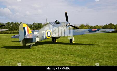 1941 Mare Hawker Hurricane 1B (Z7015) sul display statico al Season premiere a Shuttleworth il 5 maggio 2019 Foto Stock