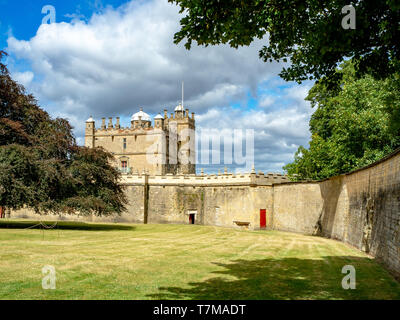 Bolsover castle nel Derbyshire, Inghilterra, Regno Unito. Parzialmente in rovina. Costruito nel XVII secolo sui resti del XII secolo il castello medievale. Foto Stock