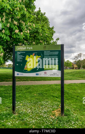 Larkhall Park a Lambeth, appena fuori da Wandsworth Road. Foto Stock