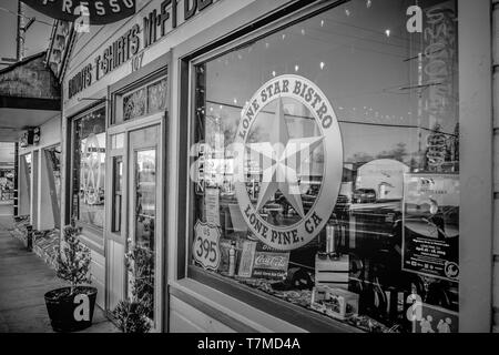 Jakes Wild West Saloon nello storico villaggio di Lone Pine - Lone Pine CA, Stati Uniti d'America - 29 Marzo 2019 Foto Stock