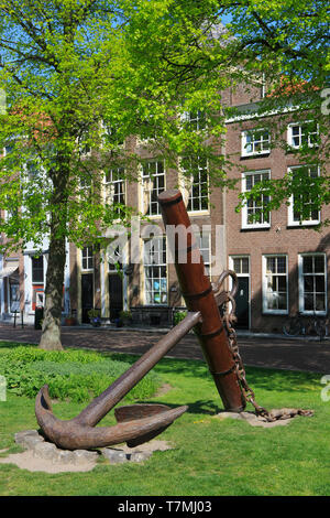 Un edificio del XVIII secolo di stock di legno ancoraggio sul Havenpark in Zierikzee (Zeeland), Paesi Bassi Foto Stock