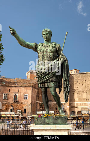 Juius Cesare statua in Roma, Italia. Foto Stock