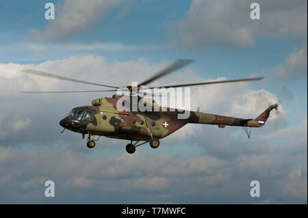 Serbo Air Force mi-17 (codice NATO: HIP) elicottero polivalente / trasporto dell'890° squadrone Foto Stock