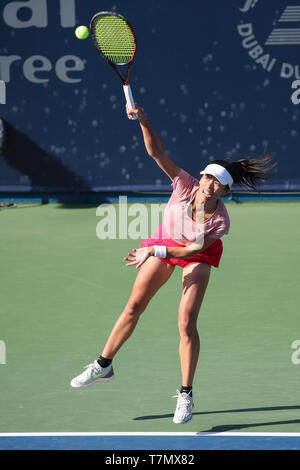 Taiwan giocatore di tennis Su-Wei Hsieh riproduzione di servizio durante la Dubai Tennis Championships 2019, Dubai, Emirati Arabi Uniti Foto Stock