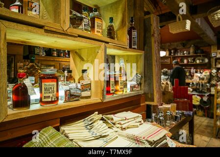 Stati Uniti, New England, Vermont, Weston, Il Vermont Country Store, Vermont sciroppo di acero in vendita Foto Stock