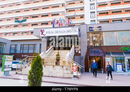 Sinaia, Romania - Marzo 09, 2019: ingresso a Rina Sinaia hotel in Sinaia, Valle di Prahova, Romania. Foto Stock