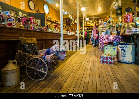 Canada Quebec, Mauricie Regione, Maskinonge, Magasin generale Le Brun, antico magazzino generale, interno Foto Stock