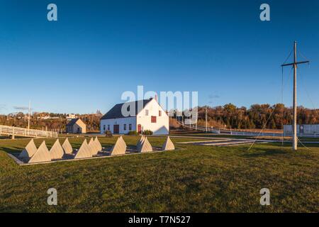 Canada Quebec, Gaspe Peninsula, Paspebiac, sito Historique Banc-de-Peche de Paspebiac, museo della pesca, vista in elevazione, alba Foto Stock