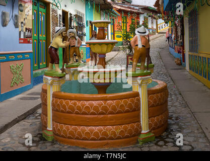 Guatapé, Colombia. Uno della Colombia più belle e cittadine pittoresche Foto Stock