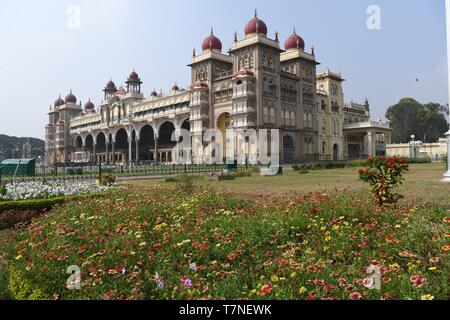 La sede reale dei maharaja di Mysore Mysore Palace, India Foto Stock