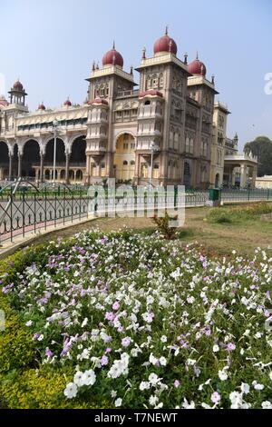 La sede reale dei maharaja di Mysore Mysore Palace, India Foto Stock