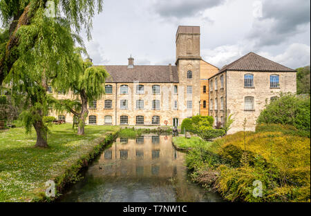 Porta Brimscombe Mill, costruita in pietra Mill complesso di inizio alla metà del XIX secolo la data, Stroud, il Costwolds, Regno Unito Foto Stock