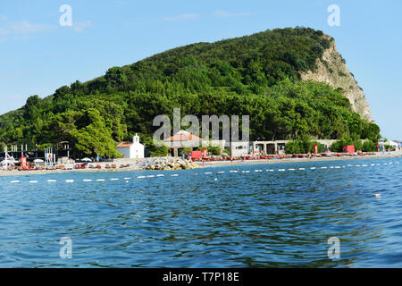 Hawaii spiaggia su Sveti Nikola isola nei pressi di Budva, Montenegro. Foto Stock