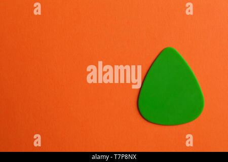 Chitarra verde scegli il colore di sfondo, spazio per il testo Foto Stock