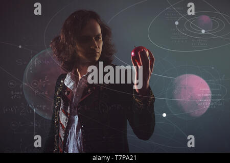 Storia della Scienza, concetto. Isaac Newton con Apple in mano. La forza di gravità e la teoria della gravità. La ricerca nel campo della fisica. Foto Stock