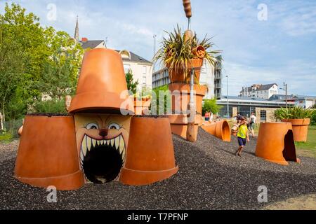 Francia, Loire Atlantique, Nantes, il Jardin des Plantes, Depodepo: un parco giochi progettati da Claude Ponti Foto Stock