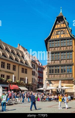 Francia, Bas Rhin, Strasburgo, città vecchia sono classificati come patrimonio mondiale dall'UNESCO, la piazza della cattedrale, Maison Kammerzell XV XVI secolo Foto Stock