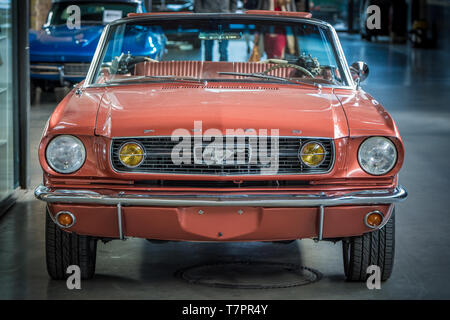 Ford Mustang cabriolet in perfette condizioni originali, la migliore auto per gli amanti dell'automobile dei muscoli antichi Foto Stock