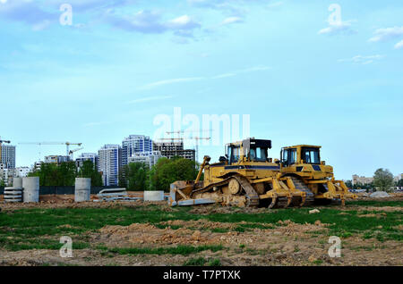 Trattori Track-Type, bulldozer, Earth-Moving pesanti attrezzature per l'edilizia - Immagine Foto Stock