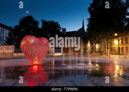 Francia, Aube, Troyes, cuore di Troyes sulla banchina dei conteggi di champagne, scultura creati dal giovane Michèle e Thierry Kayo-Houël Foto Stock