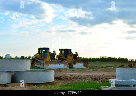 Trattori Track-Type, bulldozer, Earth-Moving pesanti attrezzature per l'edilizia - Immagine Foto Stock