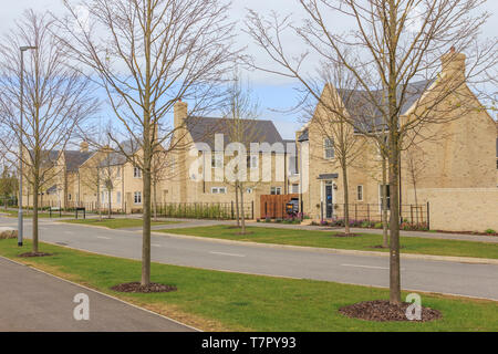 Redrow nuova costruzione di case,Alconbury Weald principali alloggiamento nuovo sviluppo, nei pressi di Huntingdon, Cambridgeshire, Inghilterra, Regno Unito, GB Foto Stock