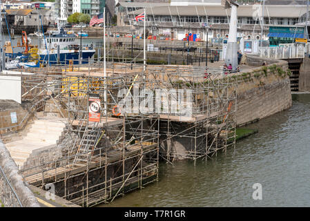 Plymouth, Devon, Regno Unito. Maggio 2019. La storica Mayflower Steps sotto lavori di rinnovo a Barbican, area per il Mayflower 400 evento nel 2020. Foto Stock