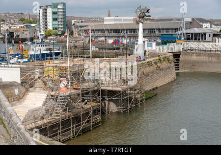 Plymouth, Devon, Regno Unito. Maggio 2019. La storica Mayflower Steps sotto lavori di rinnovo a Barbican, area per il Mayflower 400 evento nel 2020. Foto Stock