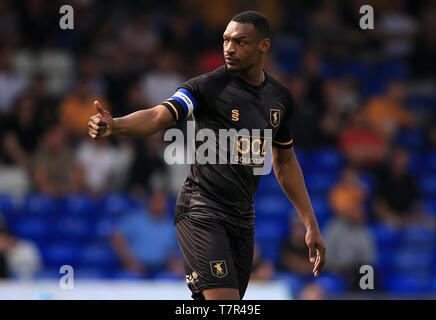 Mansfield Town Krystian Pearce in azione Foto Stock