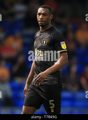 Mansfield Town Krystian Pearce in azione Foto Stock