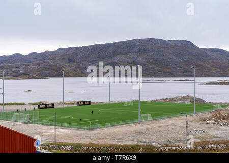 Campo di calcio, Qaqortoq, Groenlandia Foto Stock