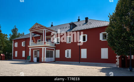 Cetinje, Montenegro - Agosto 10, 2017: Museo Nazionale del Montenegro, ex palazzo del Re Nikola I, del xix secolo, un punto di riferimento Foto Stock