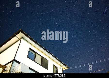 Notte stellata presso il nostro homestay a Matsumoto, Giappone. Outdoor casual rambles, in particolare un impeccabile cielo notturno, la stella a coprire ogni angolo, scintillante Foto Stock