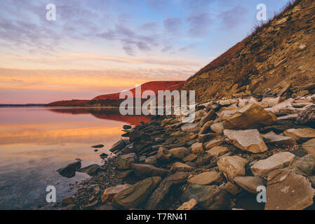 Autunno alba sulla costa collinare del fiume Zay Foto Stock