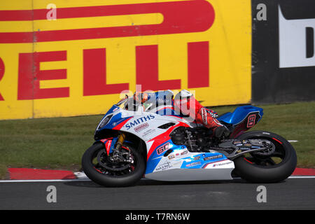 2018 TT vincitore Peter Hickman in sella ad Oulton Park nel 2019 British Superbike Foto Stock