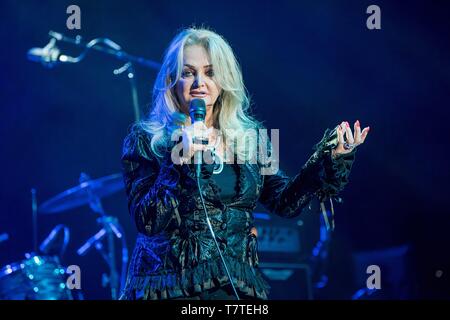 Berlino, Germania. 08 Maggio, 2019. 08.05.2019, British pop e rock cantante Bonnie Tyler sul suo tra la terra e le stelle Live 2019 tour in Admiralspalast a Berlino. | Utilizzo di credito in tutto il mondo: dpa/Alamy Live News Foto Stock