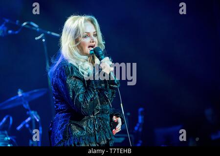 Berlino, Germania. 08 Maggio, 2019. 08.05.2019, British pop e rock cantante Bonnie Tyler sul suo tra la terra e le stelle Live 2019 tour in Admiralspalast a Berlino. | Utilizzo di credito in tutto il mondo: dpa/Alamy Live News Foto Stock